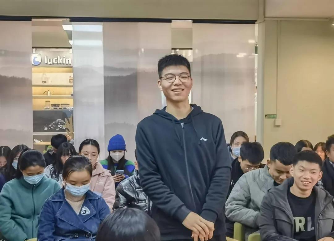 谁是颠覆者? | 郭彩霞老师与同学们分享信息产业大咖传记《颠覆者:周鸿祎自传》