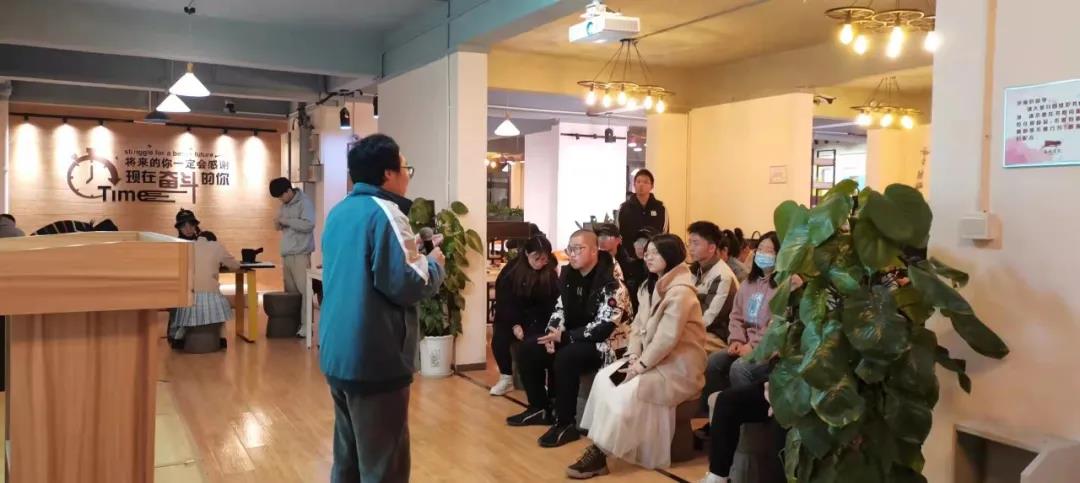 秋风谢花思,遨游在诗里 ——“风谢花思,活在诗里”诗词主题讲座