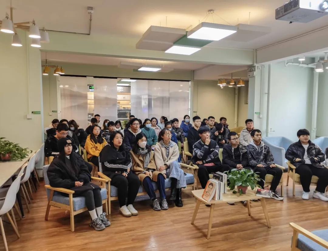 谁是颠覆者? | 郭彩霞老师与同学们分享信息产业大咖传记《颠覆者:周鸿祎自传》