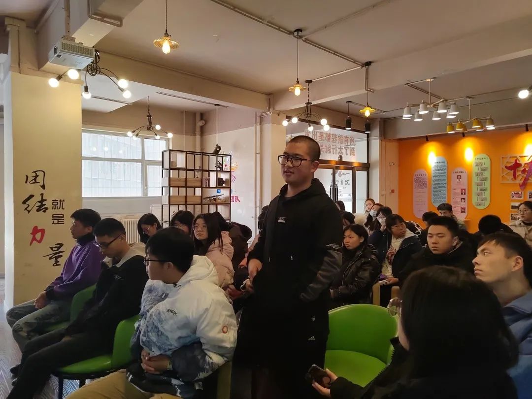 “思想的天空”教师跨界对谈之第一期:哲学与诗