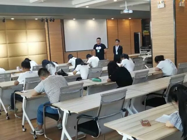 “诗心与共·花开晋渝”首届“双子杯”两校诗歌对抗赛山西赛区笔试环节纪实